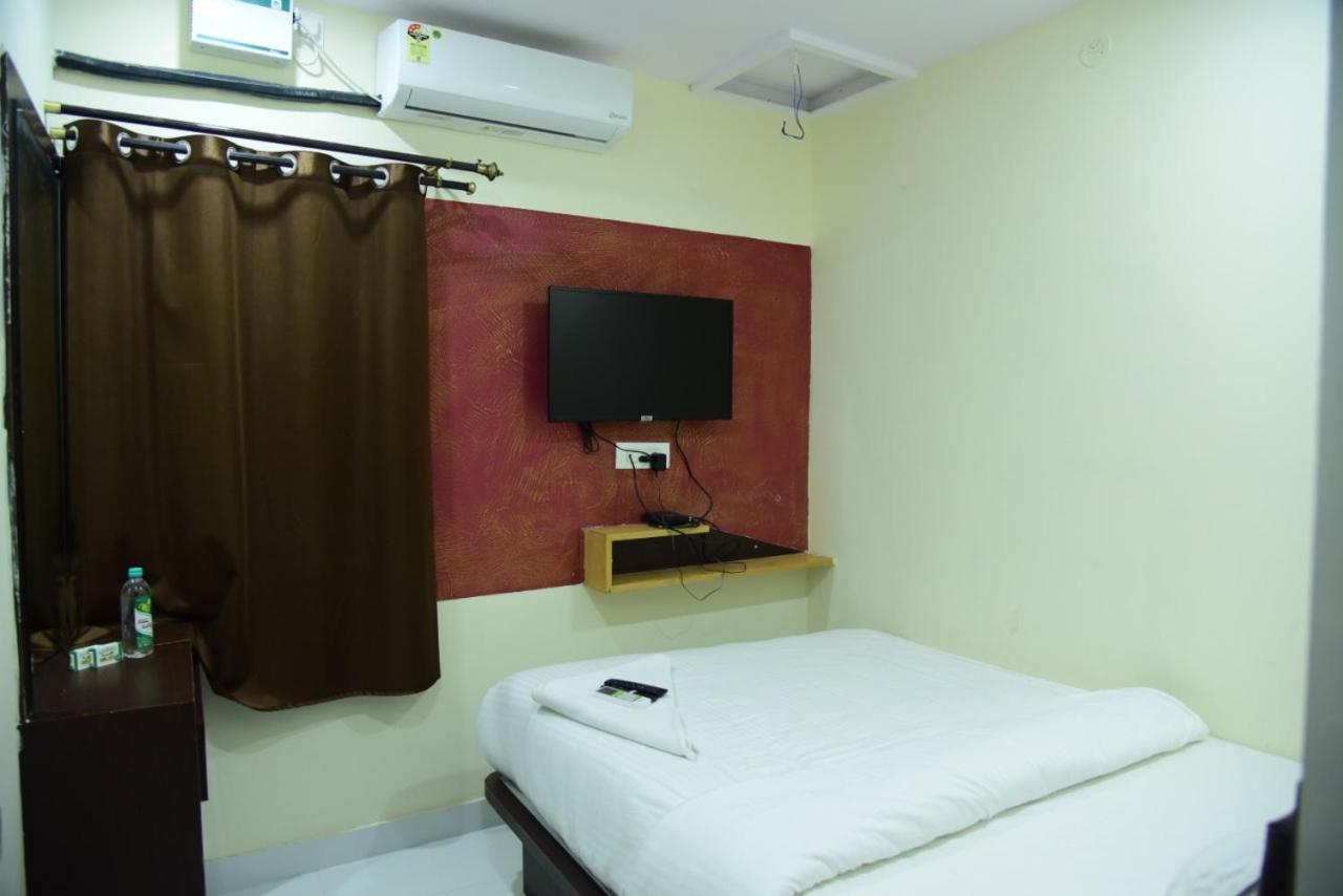 M G Residency Hotel Chikmagalūr Zewnętrze zdjęcie