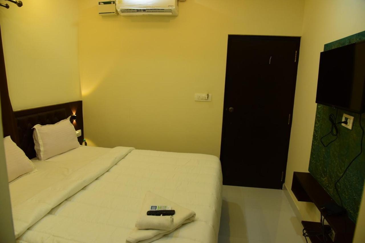 M G Residency Hotel Chikmagalūr Zewnętrze zdjęcie
